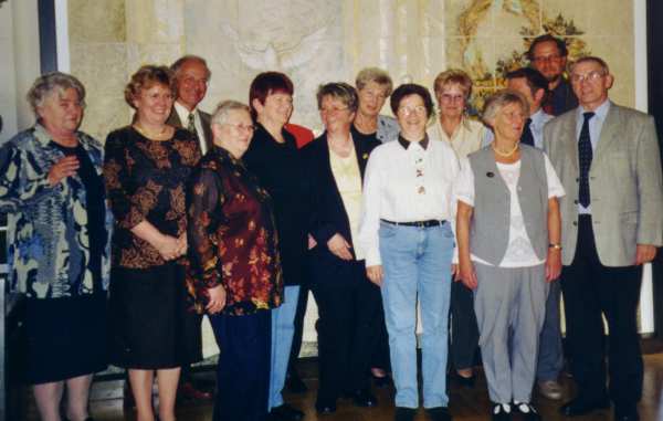 Gruppenbild vom 2. Treffen im Oktober 2003